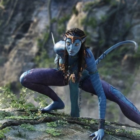 zoe saldana in avatar.